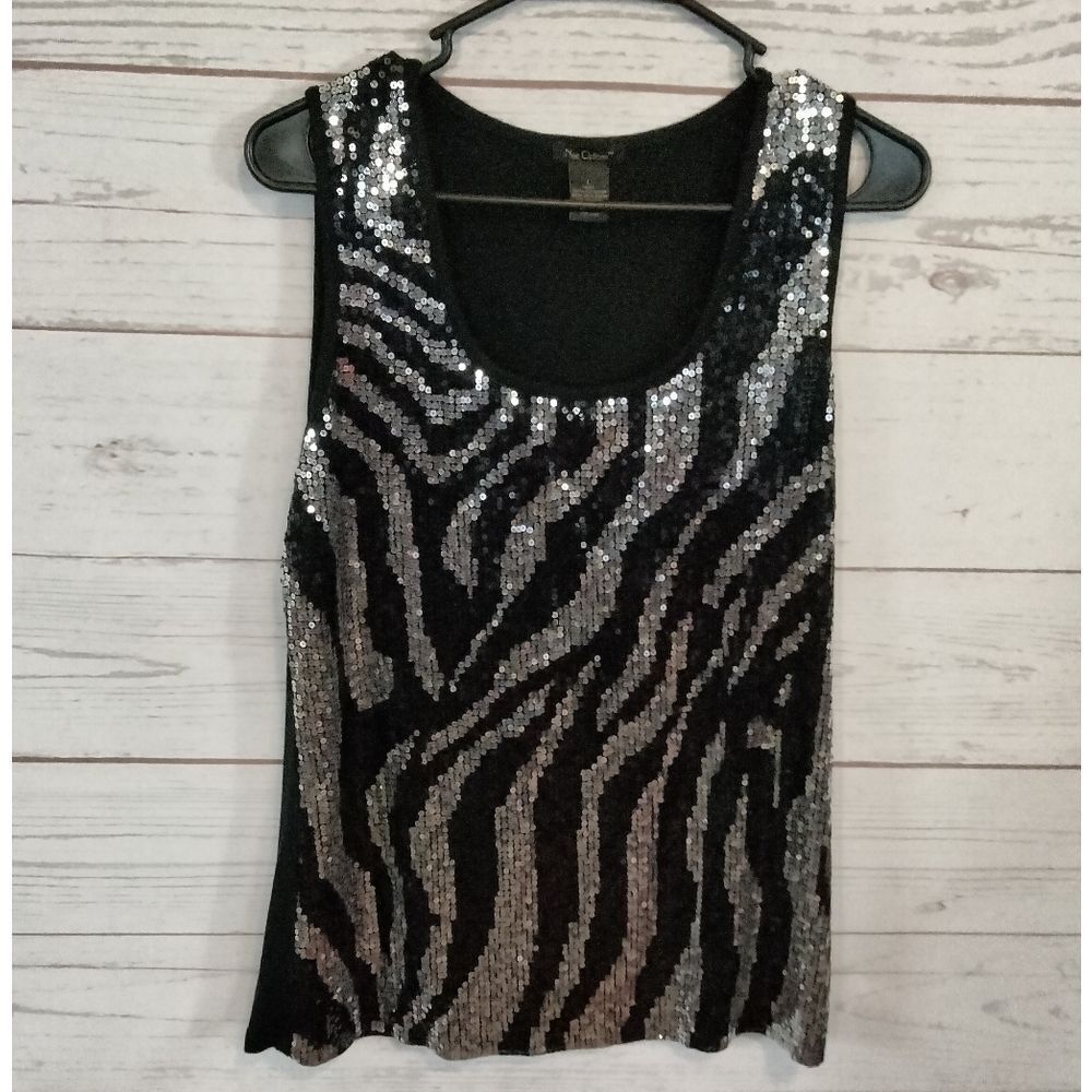 Nur options Woman's Sleeveless Top